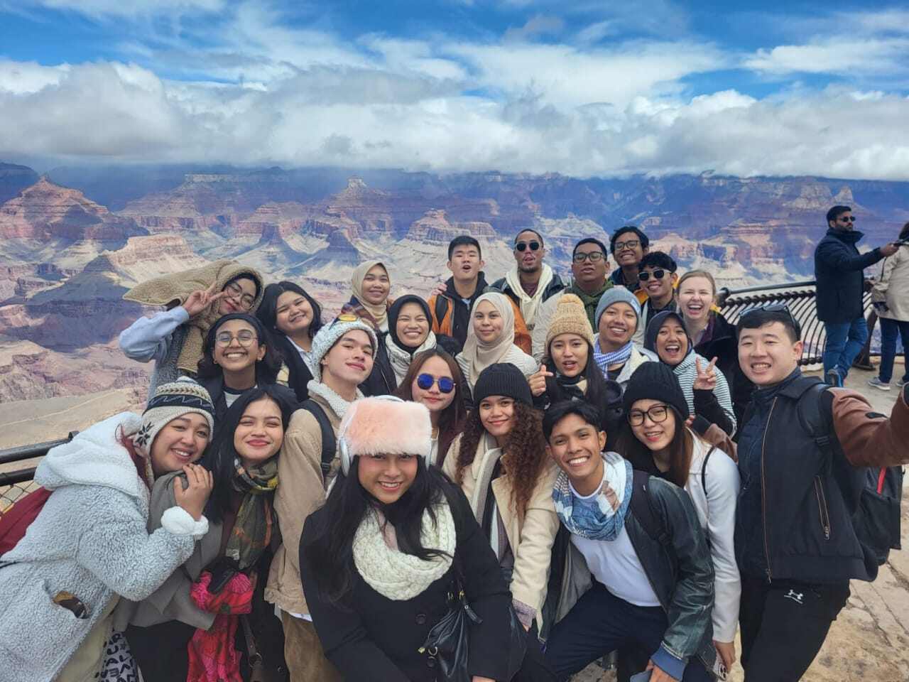 YSEALI fellows posing in front of the Grand Canyon National park in the U.S.